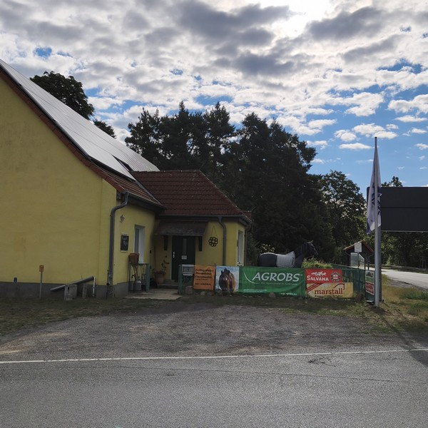 Gr�ner Wald UG � Reitsportfachgesch�ft in Vierlinden (Brandenburg) � Au�enansicht