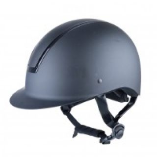 Reiterin mit USG Reitsport Reiterhelm Comfort Jewel auf dem Kopf